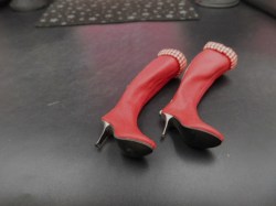 tonner red boots check side